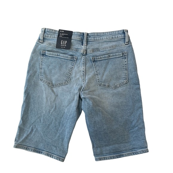 NWT Gap Size 2/26 Bermuda Short 9" Light Wash Mid Rise Stretch Denim 99% Cotton - Picture 2 of 8